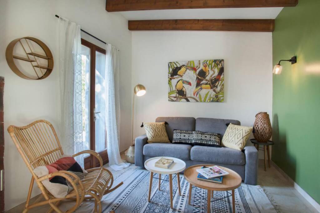 Villa Bodri, Maison En Pierre Avec Vue Mer Et Piscine Chauffee เอลเลอรูซ ภายนอก รูปภาพ