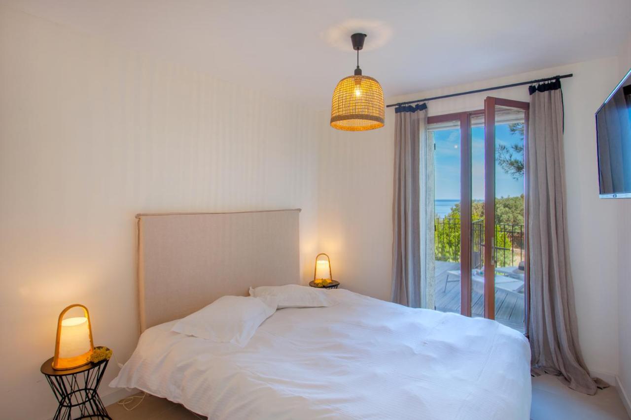 Villa Bodri, Maison En Pierre Avec Vue Mer Et Piscine Chauffee เอลเลอรูซ ภายนอก รูปภาพ